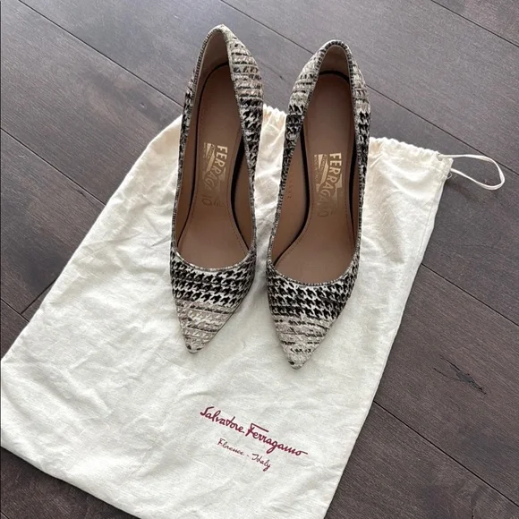Salvatore Ferragamo Leather Printed Pumps